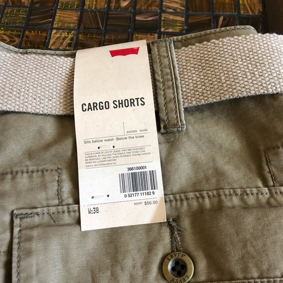 NWT LEVI'S CARGO SHORTS Belt Sz 38W Below The Knee - Picture 5 of 7
